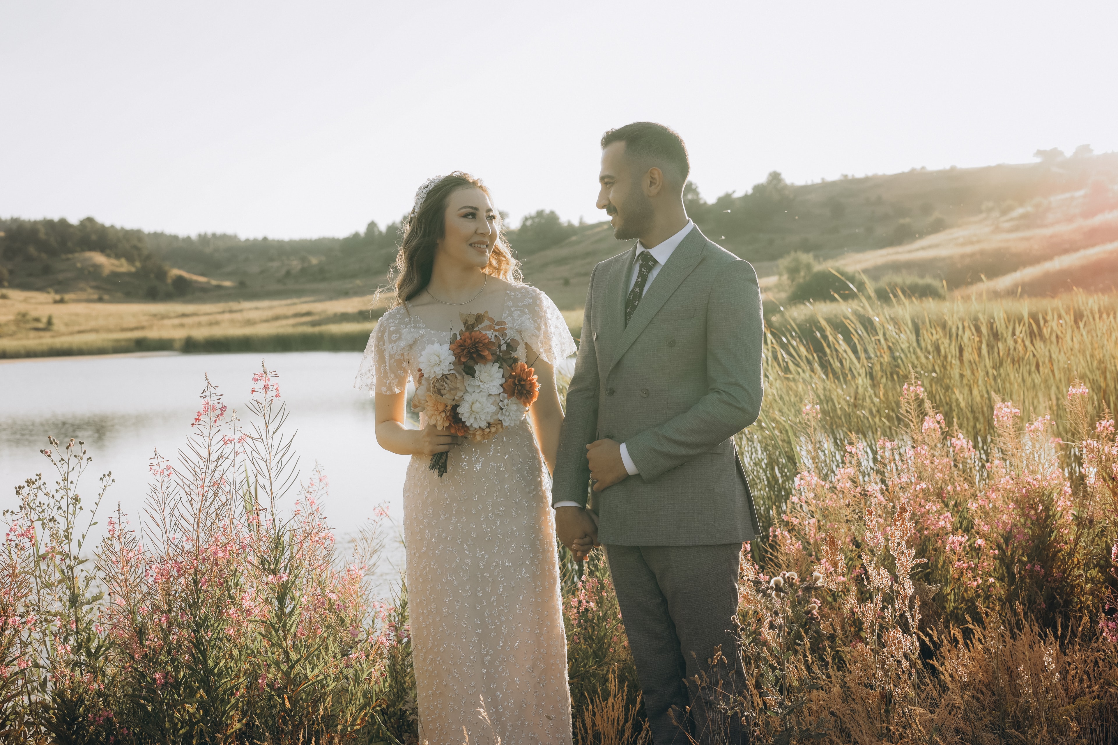 Nişan Çekimi Pozları: Doğal ve Zarif Kareler